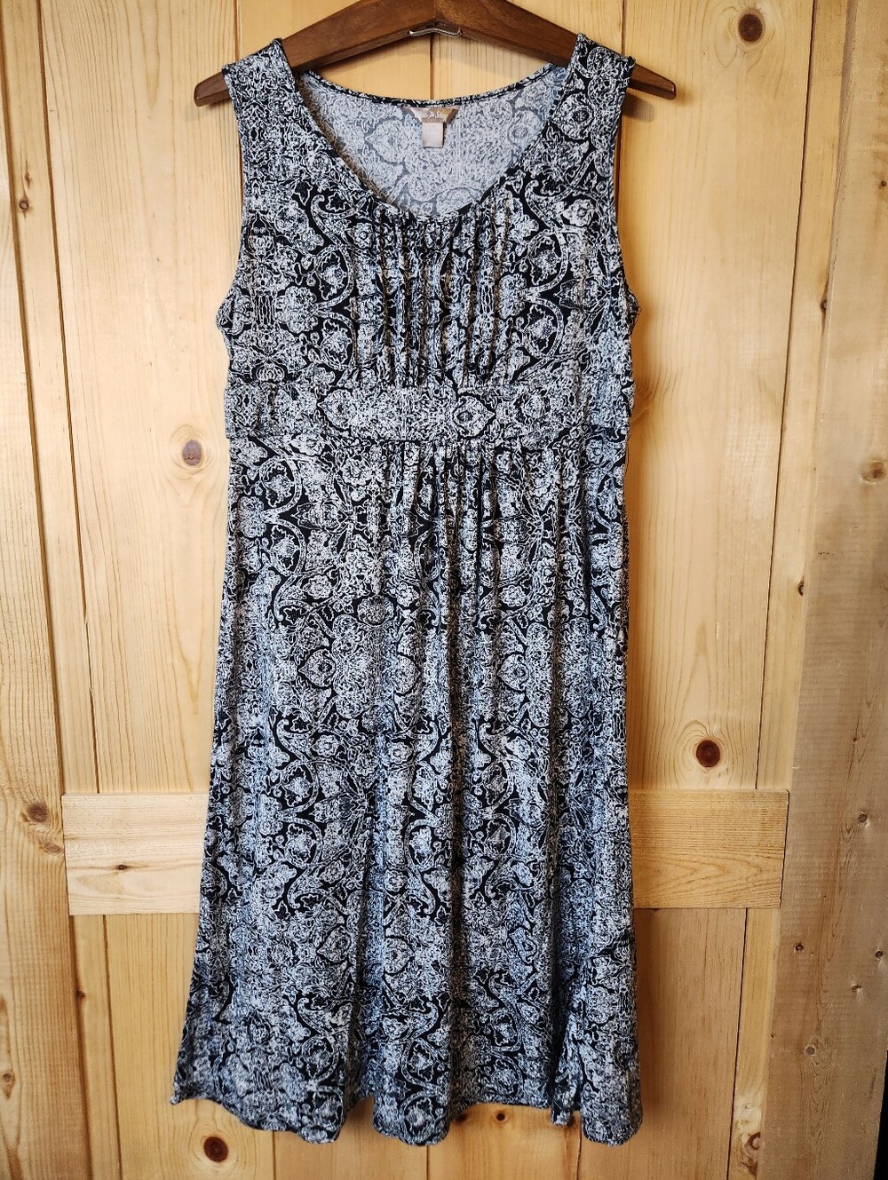 White Stag Black/White Paisley Print Scoop Neck Sleeveless Midi Length Dress